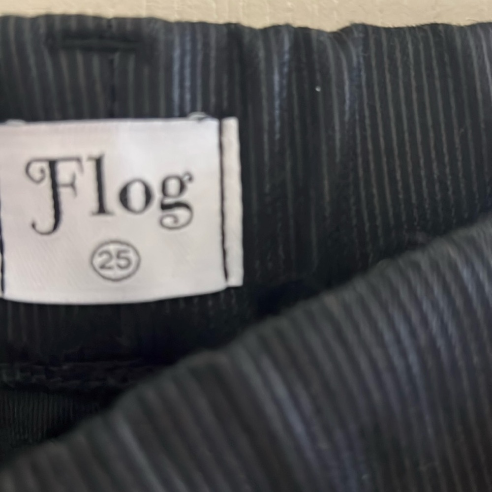 Flog size 25 black in striped pants